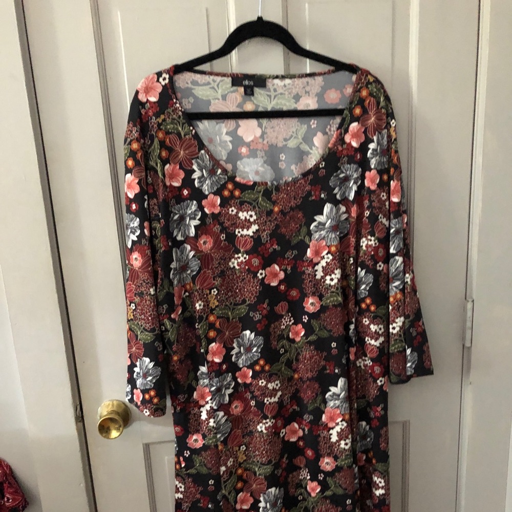 Plus size dress 26/28 (2X)